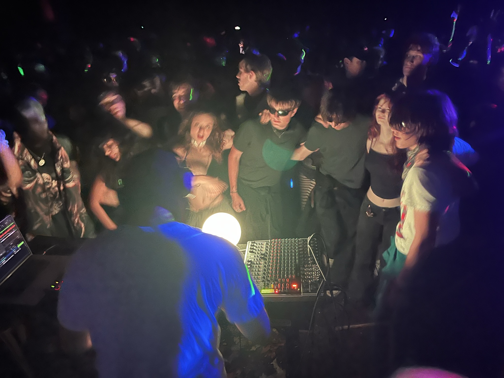 live hardware set at the rave